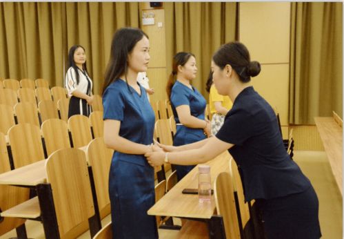 Interpreter Service Etiquette and Makeup Styling Training Held at Guangshan County Secondary Vocational School